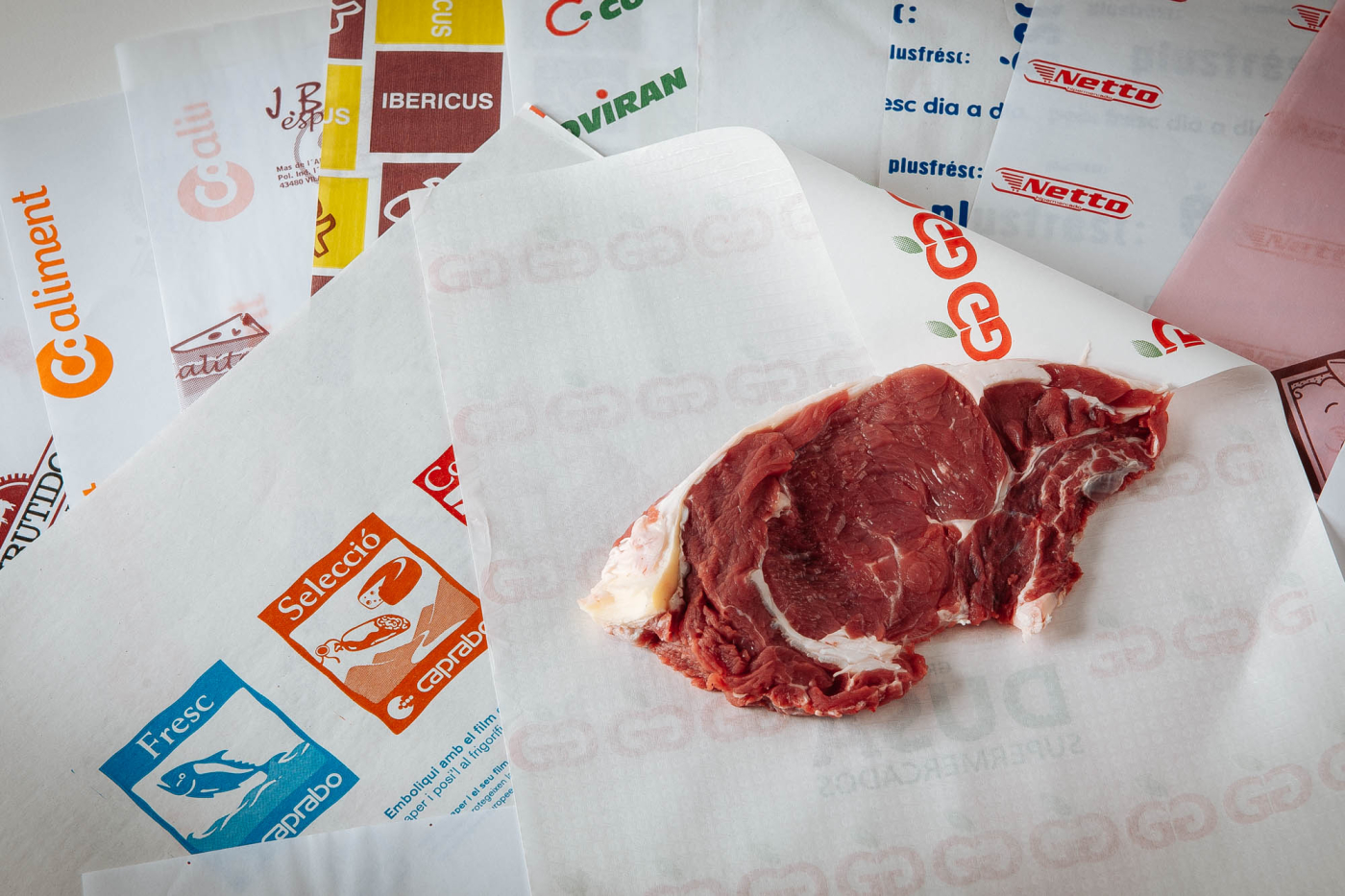 Papel plastificado para uso alimentario
